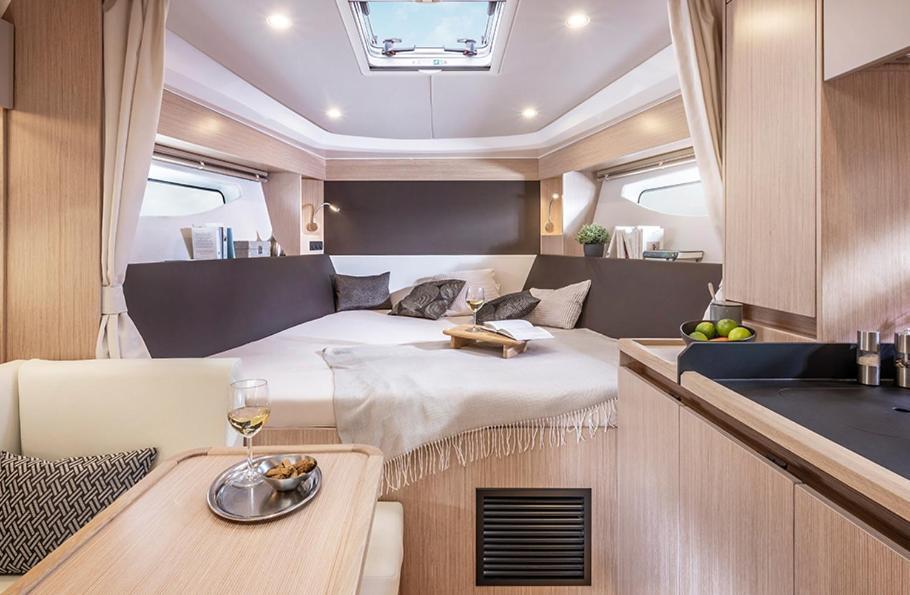 Private Yacht Botel *